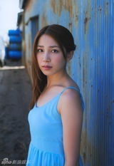 组图：日女歌手因酷似新垣结衣走红 推性感写真