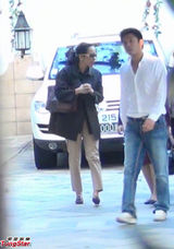 组图：晶刚大婚准婆婆喜上眉梢