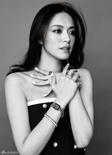 姚晨黑白系大片流光溢彩娴静自若