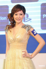 组图：安心亚澄清绯闻自称单身 不敢与林志玲比人气