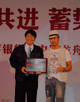 邵兵代言中国龙舟协会 曾是皮划艇运动员(图)