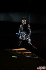 组图：张卫健许志安苏永康及梁汉文联袂开唱