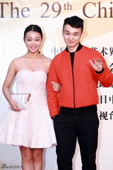 组图：金鸡百花闭幕红毯 俊男美女群星闪耀