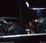 组图：杨幂熬夜雪中赶戏 孕症明显咳嗽作呕