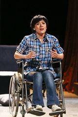 幻灯图：新《毒药》拼演技 无导向性主题引争议