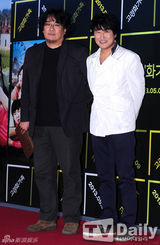 组图：宋茜允儿捧场韩片《高龄化家族》VIP试映