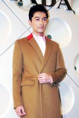 组图：胡歌复古流行玩混搭 打造怀旧时尚