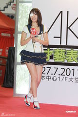 高清组图：AKB48三成员抵港宣传 签名会下场做评委