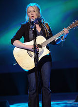 幻灯图：《美国偶像》女12进10淘汰赛 平淡的开局