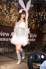 幻灯组图：梁文音现身时尚派对 安心亚公主造型抢眼