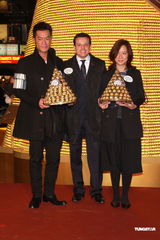 组图：古天乐曝儿时圣诞糗事 送花给女生被当众扔掉