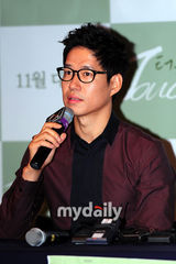 组图：金智英刘俊尚出席新片《Touch》发布会