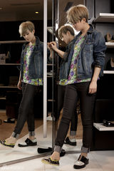 组图：刘力扬化身时尚买手 金发诠释风尚潮流