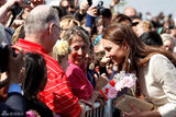 组图：威廉王子与凯特王妃访问加拿大首秀曲棍球