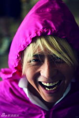 高清图：邓超全新写真曝光 白发神探变身青葱少年