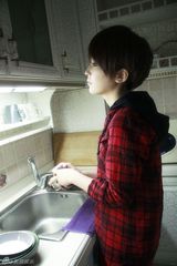 组图：谢楠工作写真内敛安静 尽显恬淡女人味