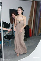 幻灯图：Jessica C薪酬飙高 否认抢Angelababy工作 