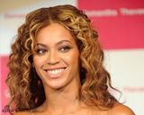 幻灯图集：碧昂斯姐妹亮相日本千叶