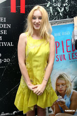 组图：法国小辣椒露迪芬-莎妮热情亮相金马影展