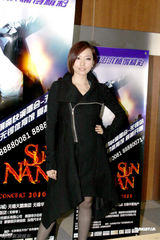 组图：孙楠无锡演唱会秀才艺 张靓颖亮相再现海豚音