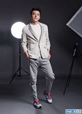 组图：蒋劲夫孙艺洲封面大片 正太对战轻熟男