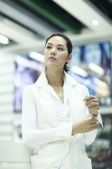 组图：马艳丽打响婚姻保卫战 为全剧添时尚元素