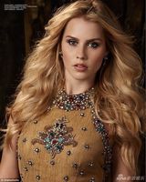 组图：吸血鬼始祖Rebekah拍大片金发碧眼秀美肩
