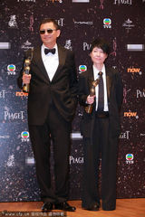 组图：《一代宗师》获最佳影片奖 成龙颁奖