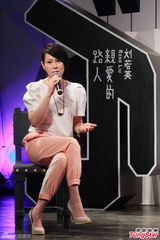 组图：刘若英婚后首发新专辑 MV变冷艳美女玩酷