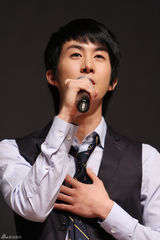 高清组图：韩新组合UKISS见面会 SS501成员助阵弟弟