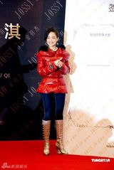 高清图：舒淇做代言红装耀眼 现场混乱花容失色