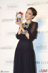 组图：舒淇黑色长裙亮相 微笑甜美气质优雅