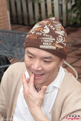 组图：胞弟哭诉张卫健趁病谋财欠两千万