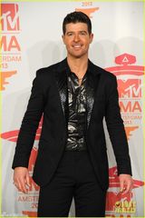 组图：罗宾献唱换女搭档 称不再与麦莉合唱