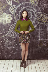 组图：叶青为杂志拍写真 摩登与复古的穿越涂鸦