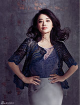 组图：梅婷拍杂志大片 体态丰腴女人味十足