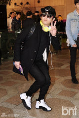 组图：CNBLUE与FT等赴日开唱亮相机场