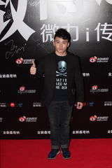 组图：2012新浪微博之夜红毯-奥运冠军冯喆