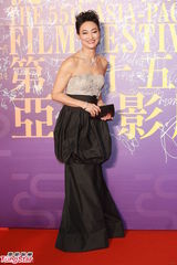 组图：亚太影展红毯生辉 刘嘉玲露半球曾宝仪秀美背