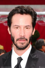 高清组图：基努-李维斯亮相 西装笔挺英气逼人