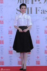 组图：高圆圆许晴粉嫩扮靓 频撩发优雅