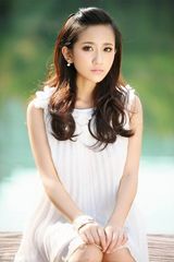 组图：解惠清夏日清新写真 气质优雅公主风浓郁