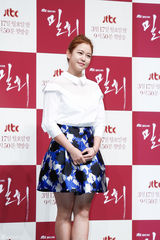 独家高清：金喜爱刘亚仁《密会》发布深情对视