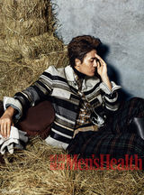 组图：吴克羣登杂志封面 半裸牵马秀胸肌