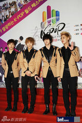 组图：韩团东方神起FTIsland等唱响K-POP演唱会