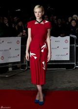 高清组图：凯瑞-穆里根印花礼服亮相高跟鞋抢眼