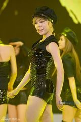 组图：少女时代T-ara等劲歌热舞 泫雅贤胜夺冠