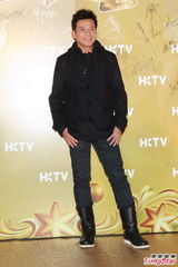 组图：香港电视办圣诞派对 王维基招揽亚视弃将