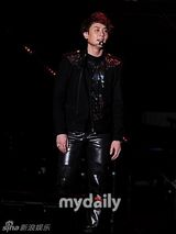 组图：韩国偶像组合神话15周年演唱会