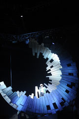 组图：周笔畅8日北京开唱 台上活力十足